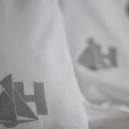 Otel Jauregui Minneapolis