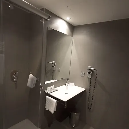 Jauregui Otel Minneapolis